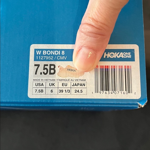 New never worn Hoka Women’s 7.5B Bondi 8 Sneakers Orange Peach, Gray, & Orange - Picture 7 of 11